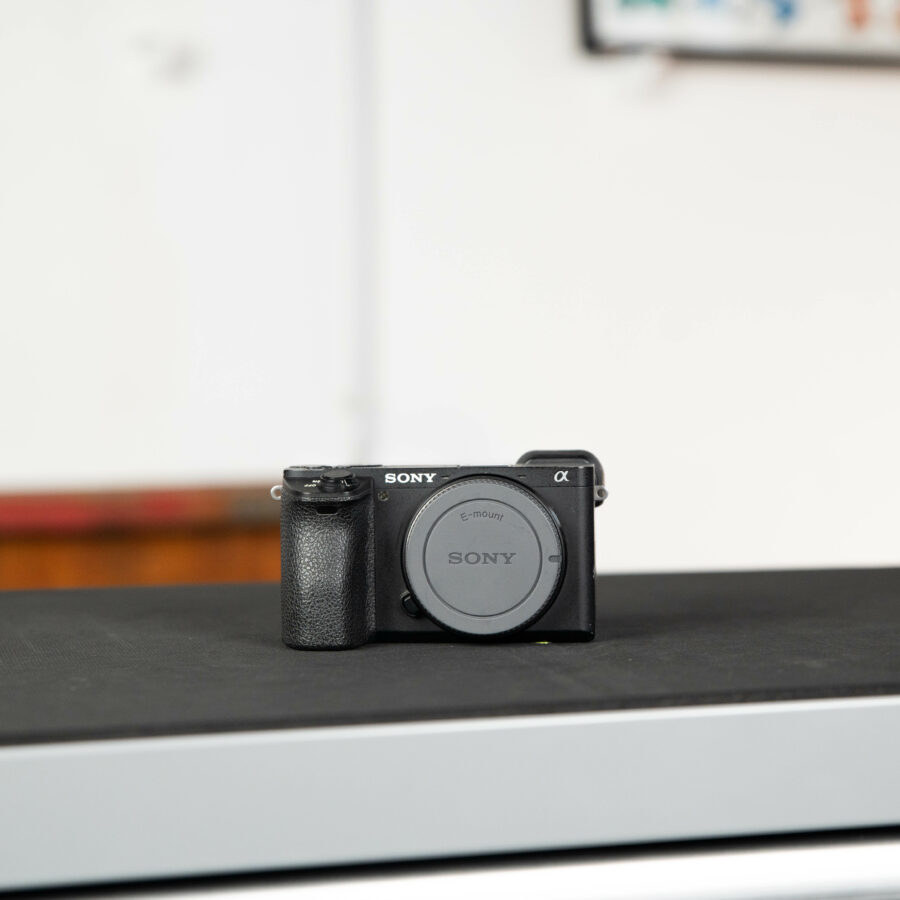 Sony Alpha 6500 Kameragehäuse von vorne
